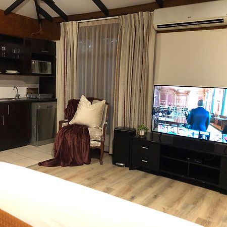 Sand River Guest House Йоханнесбург Экстерьер фото