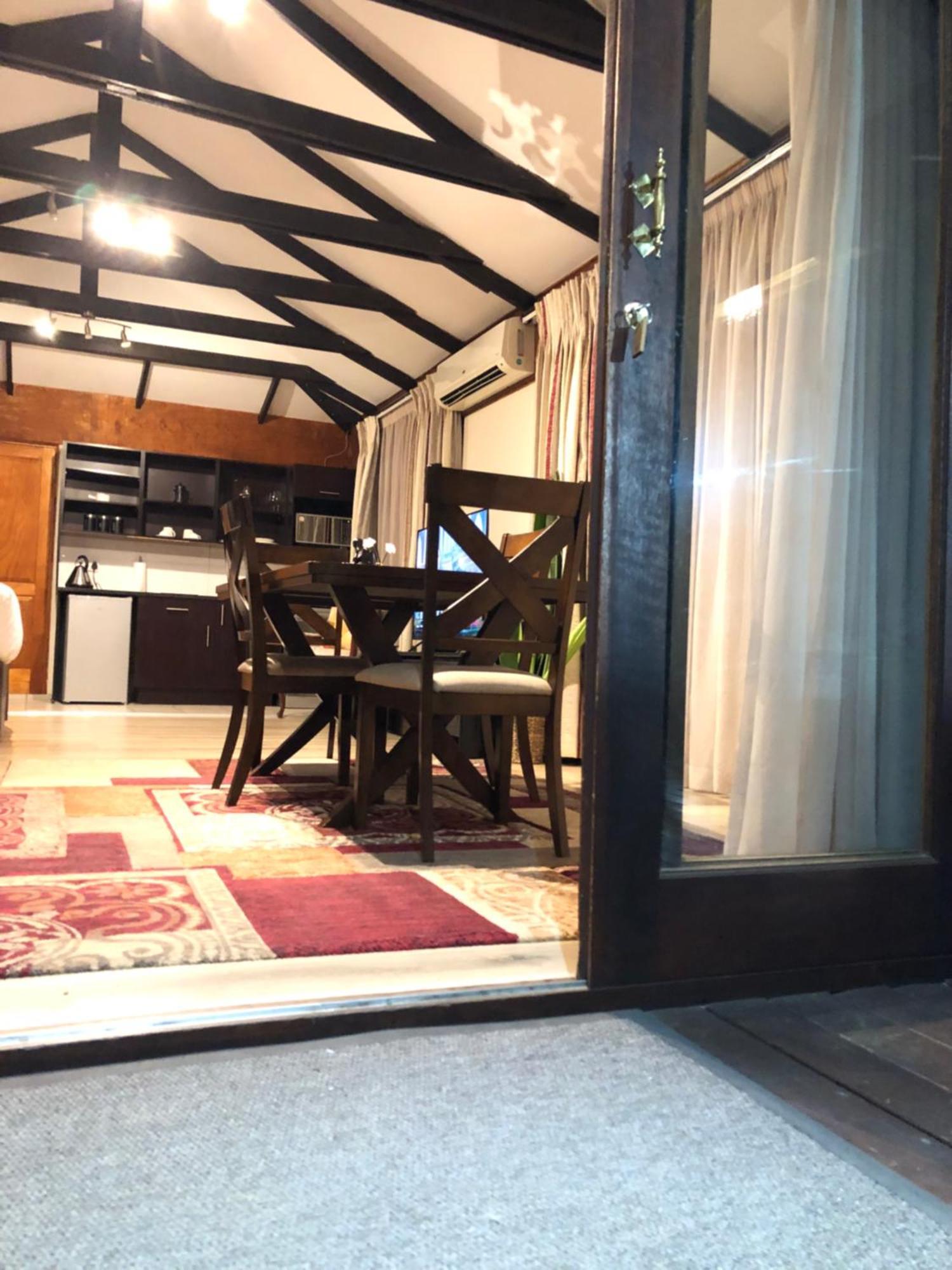 Sand River Guest House Йоханнесбург Экстерьер фото